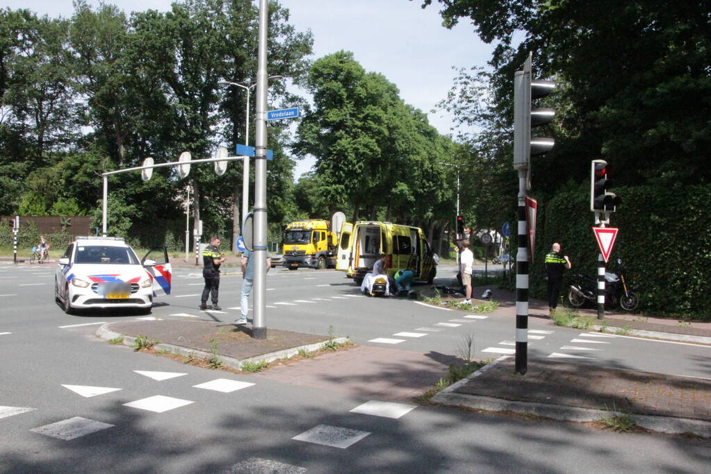 Motorrijder gewond bij botsing met auto