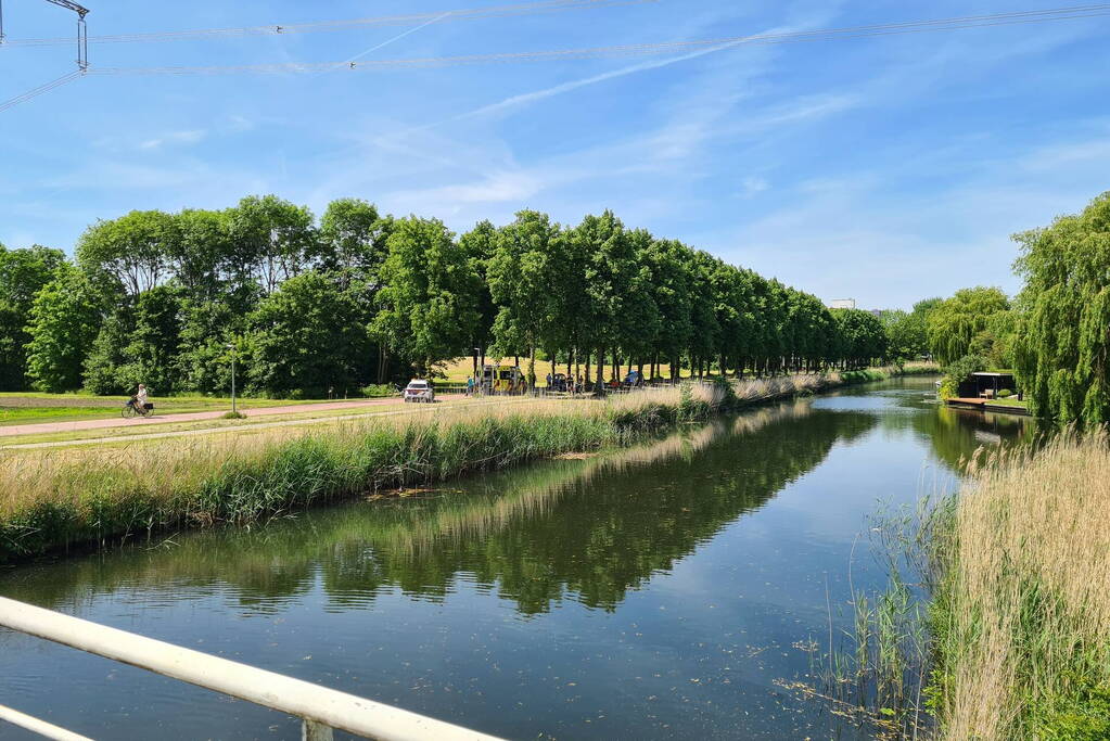 Brommobiel en scooterrijder in botsing op fietspad