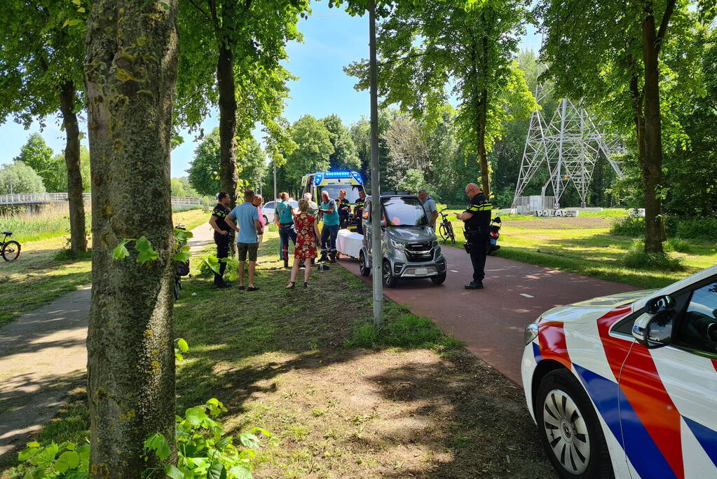 Brommobiel en scooterrijder in botsing op fietspad