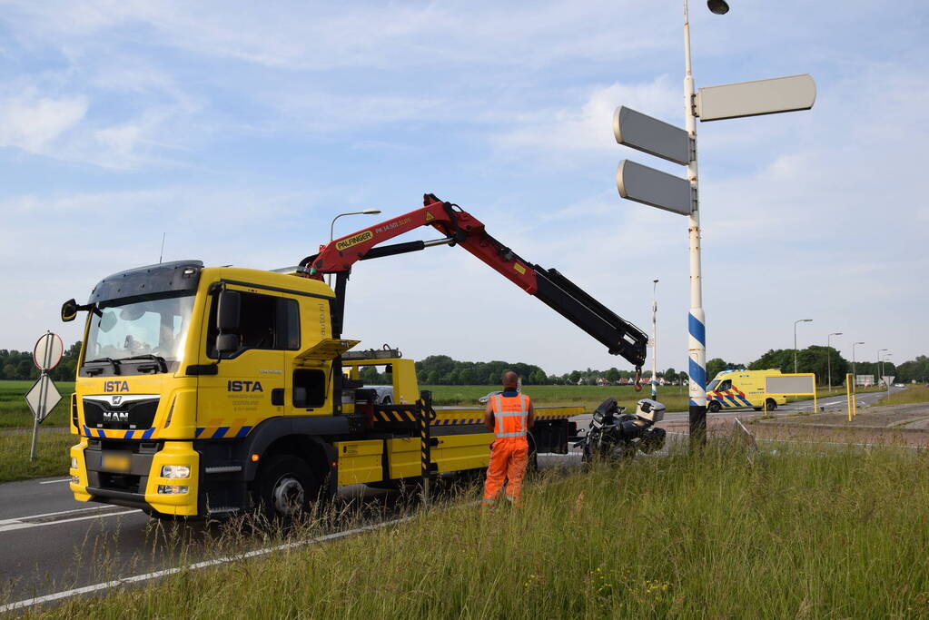 Motorrijder gewond bij botsing met auto