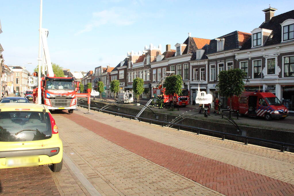 Overleden persoon in stadsgracht aangetroffen