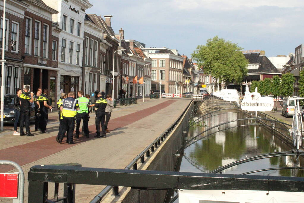 Overleden persoon in stadsgracht aangetroffen