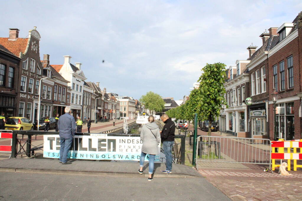 Overleden persoon in stadsgracht aangetroffen