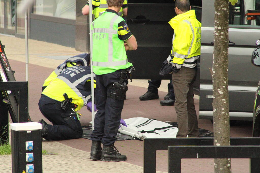 Overleden persoon in stadsgracht aangetroffen