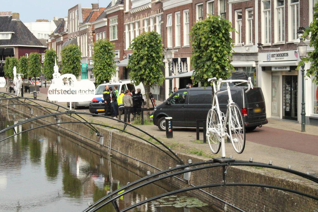 Overleden persoon in stadsgracht aangetroffen