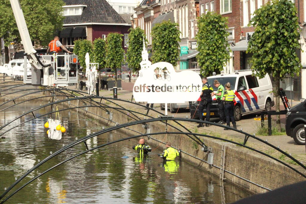 Overleden persoon in stadsgracht aangetroffen