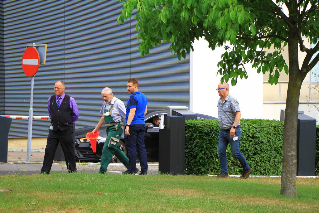Automobilist eindig tegen boom bij St Jans Gasthuis