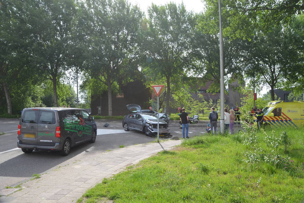 Flinke klapper na botsing op kruising