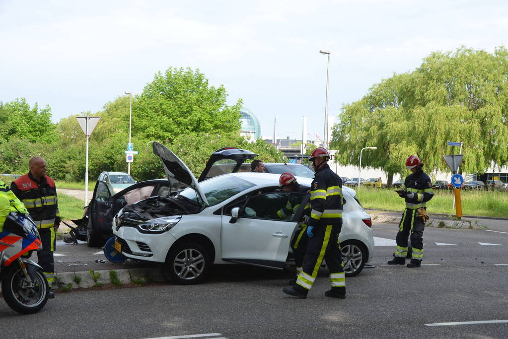 Flinke klapper na botsing op kruising