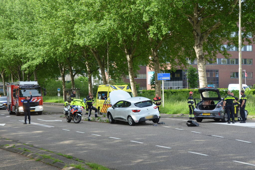 Flinke klapper na botsing op kruising