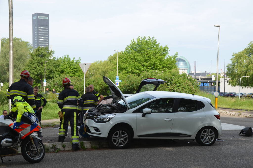 Flinke klapper na botsing op kruising