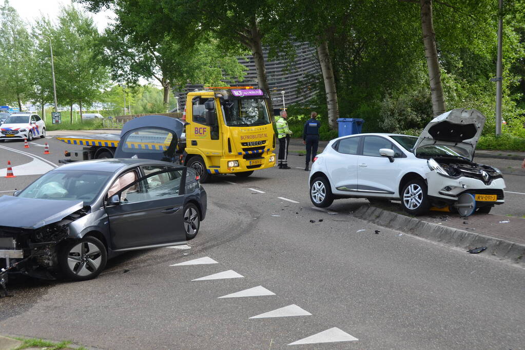 Flinke klapper na botsing op kruising