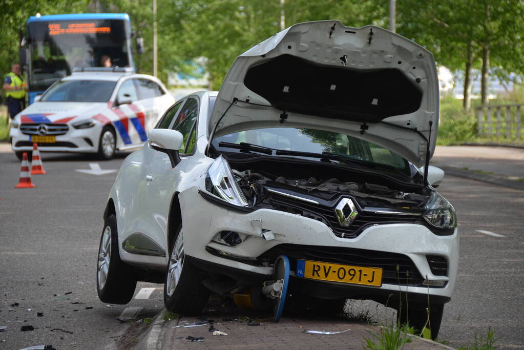 Flinke klapper na botsing op kruising
