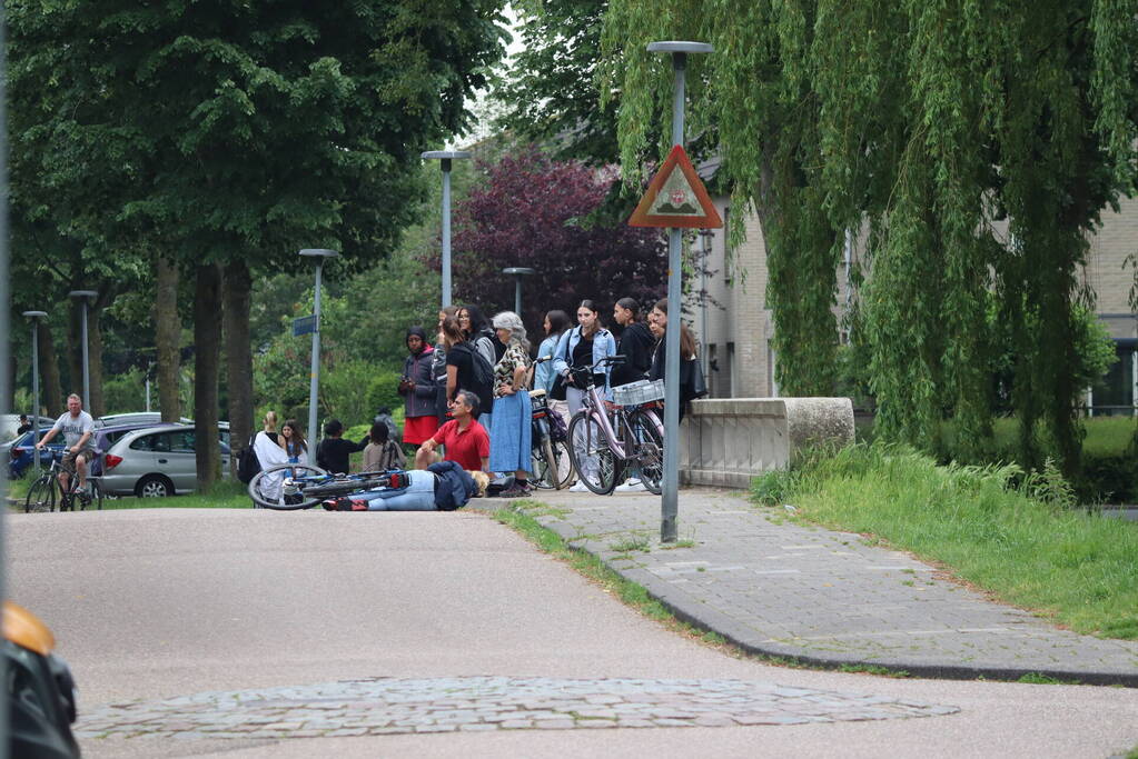 Fietsers botsen op brug