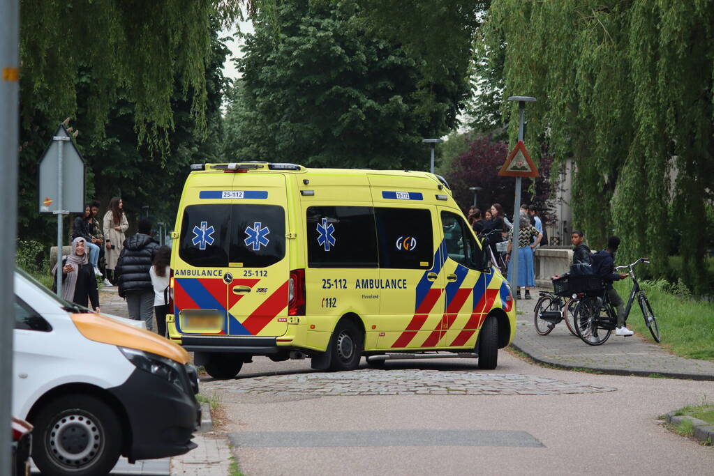 Fietsers botsen op brug