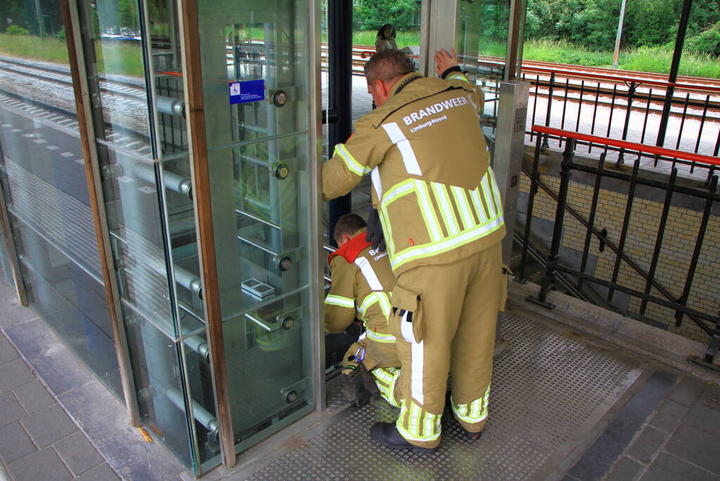 Wederom personen vast in lift NS-station