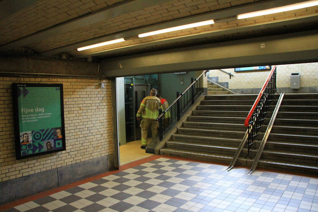 Wederom personen vast in lift NS-station