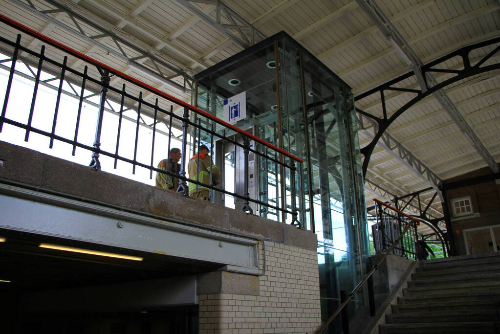 Wederom personen vast in lift NS-station