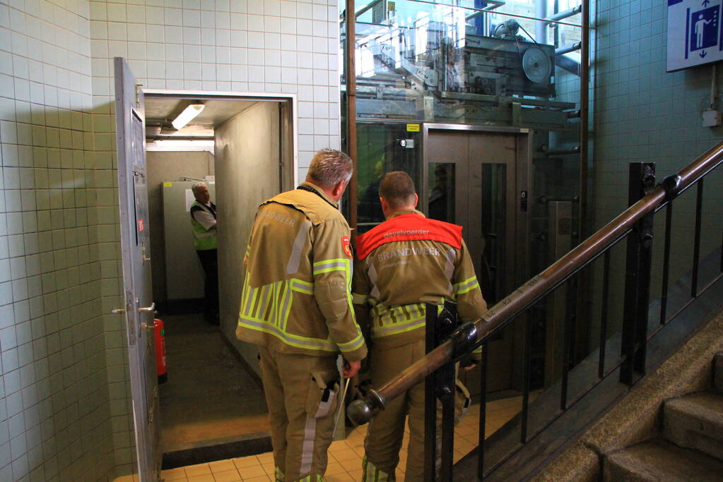 Wederom personen vast in lift NS-station