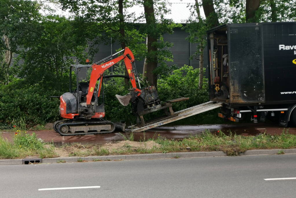 Gasleiding geraakt bij graafwerkzaamheden langs fietspad