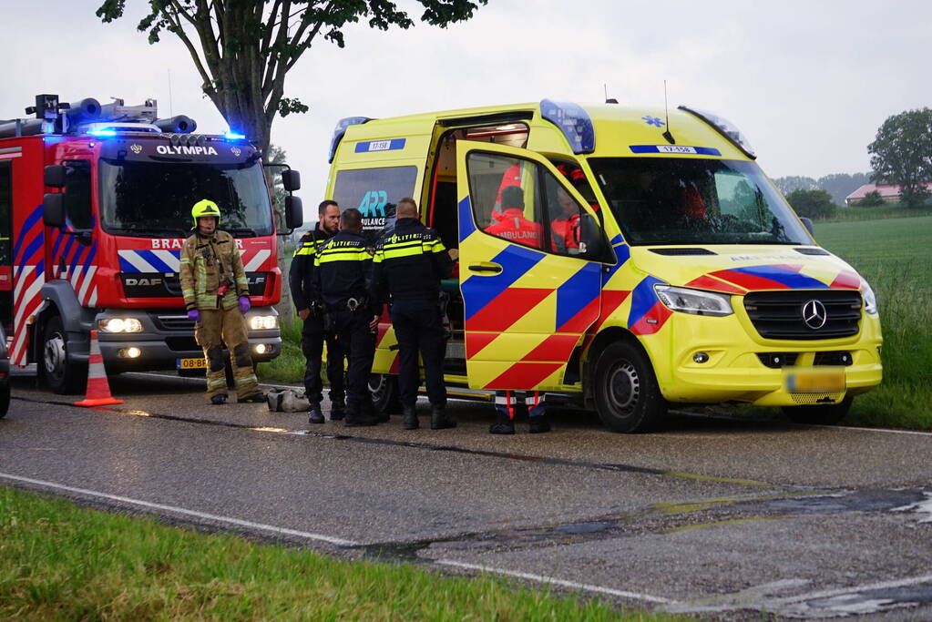 Automobilist raakt van de weg en belandt in sloot