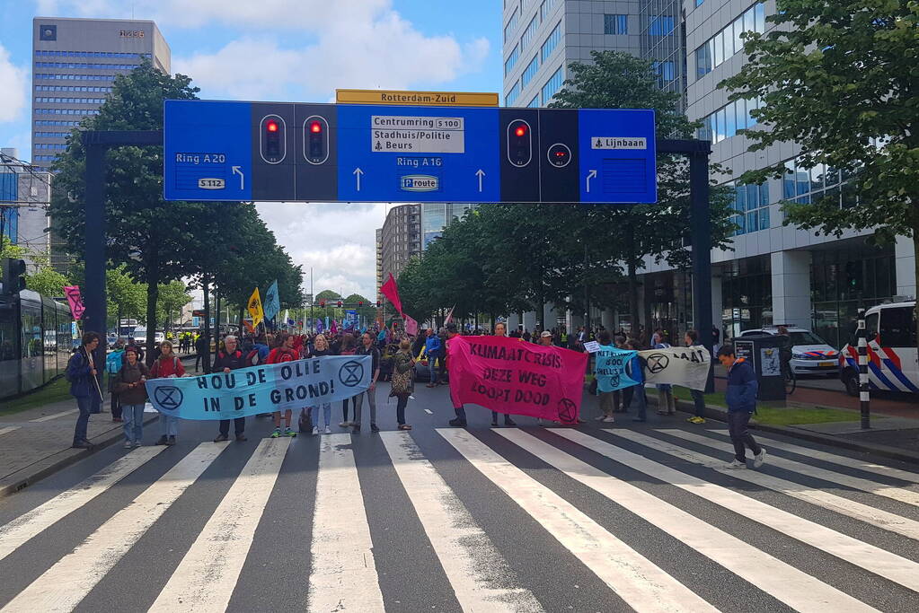 Actievoerders Extinction Rebellion houden Rebellie tegen de fossiele industrie