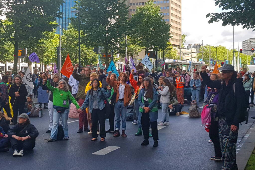Actievoerders Extinction Rebellion houden Rebellie tegen de fossiele industrie