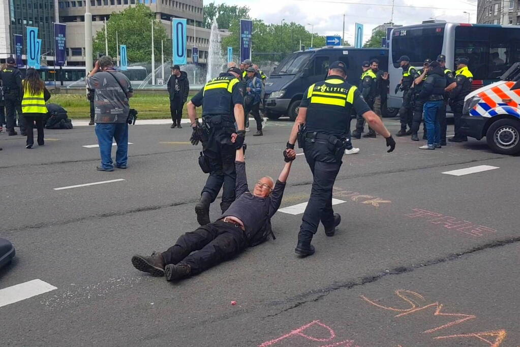 Actievoerders Extinction Rebellion houden Rebellie tegen de fossiele industrie