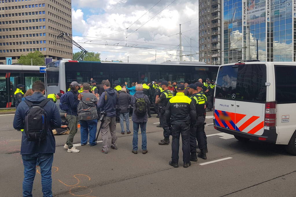 Actievoerders Extinction Rebellion houden Rebellie tegen de fossiele industrie