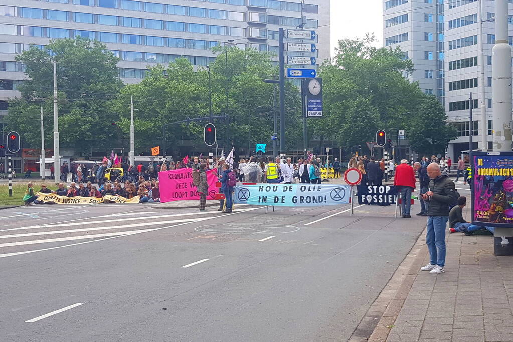Actievoerders Extinction Rebellion houden Rebellie tegen de fossiele industrie