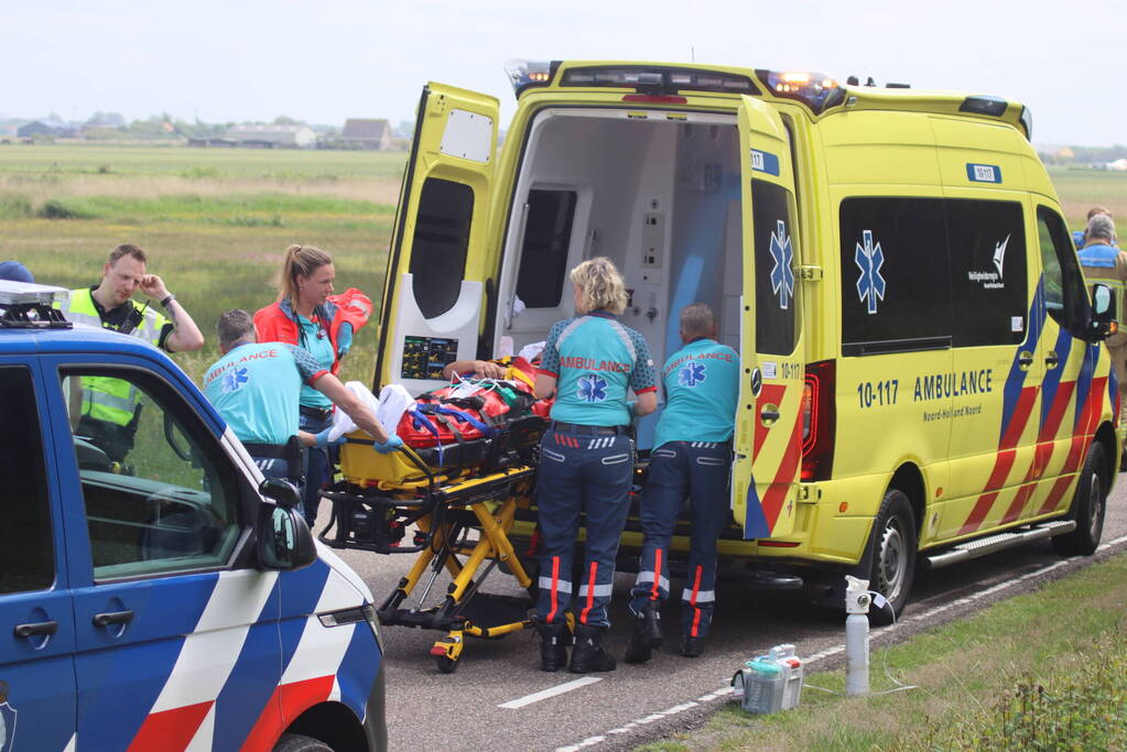 Auto met twee inzittenden belandt in het water