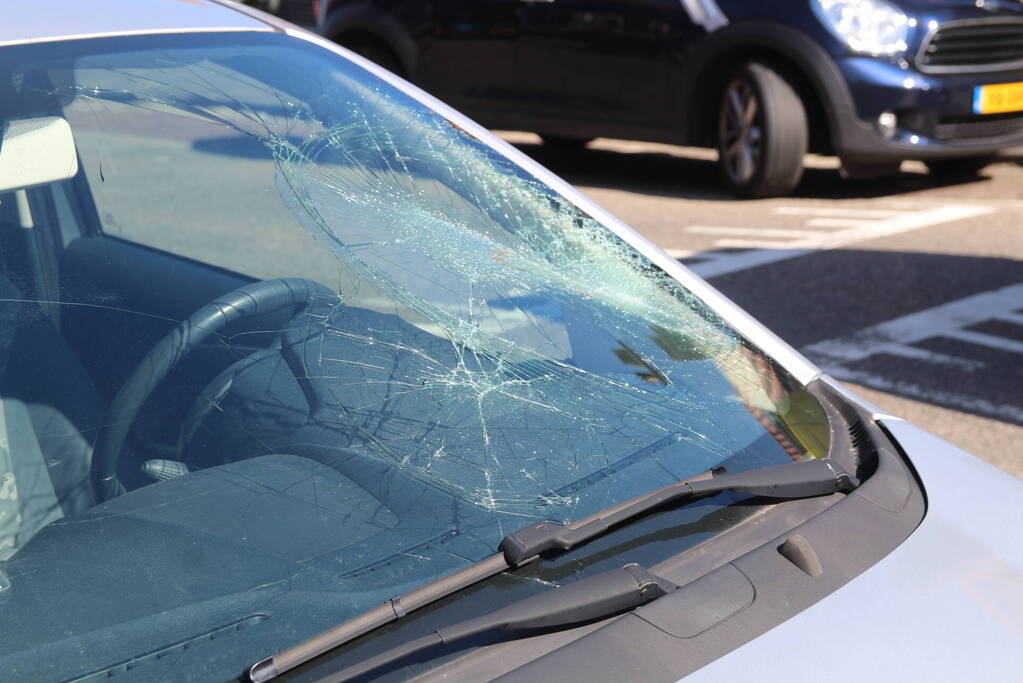 Fietser gewond bij botsing met auto