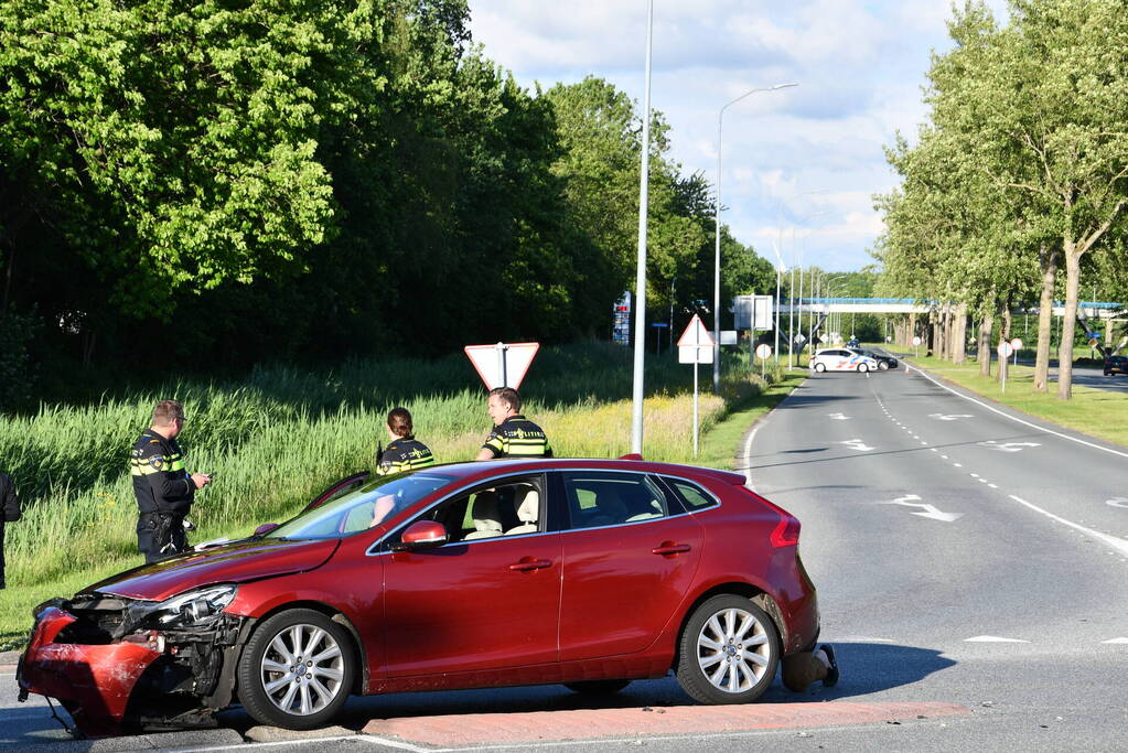 Veel schade na ongeval op kruising