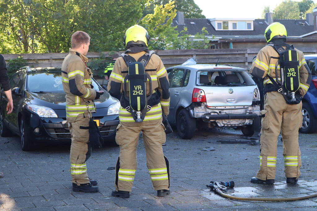 Geparkeerde auto zwaar beschadigd na ontploffing