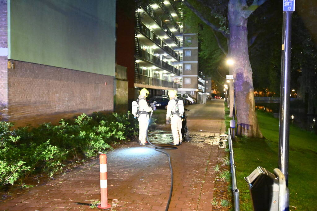 Felyx deelscooter uitgebrand op fietspad