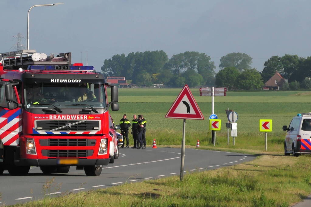 Automobilist knalt op bewegwijzeringsbord en raakt gewond