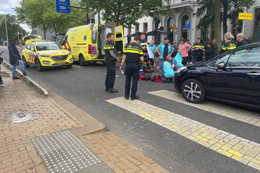 Persoon gewond geraakt na aanrijding op zebrapad