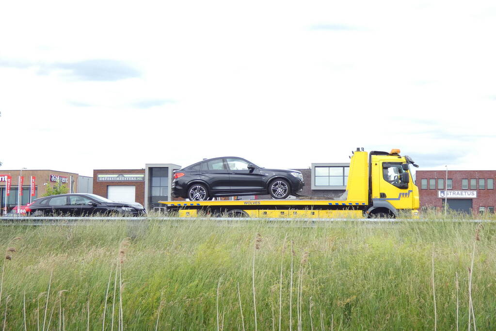 Auto's beschadigd bij kop-staartbotsing
