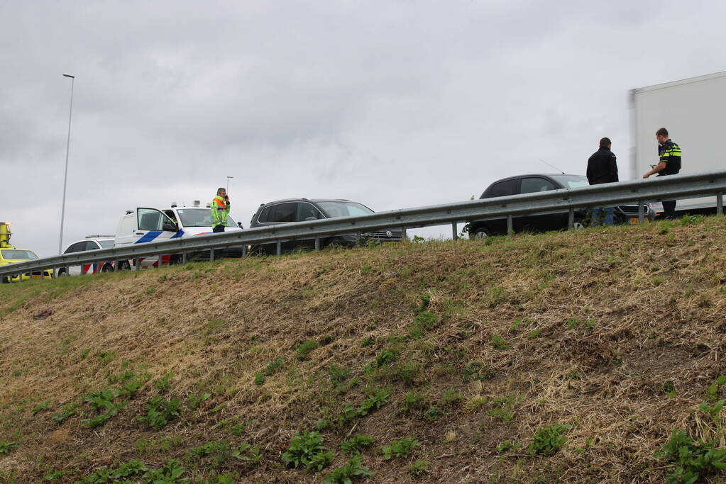 Auto's botsen op snelweg