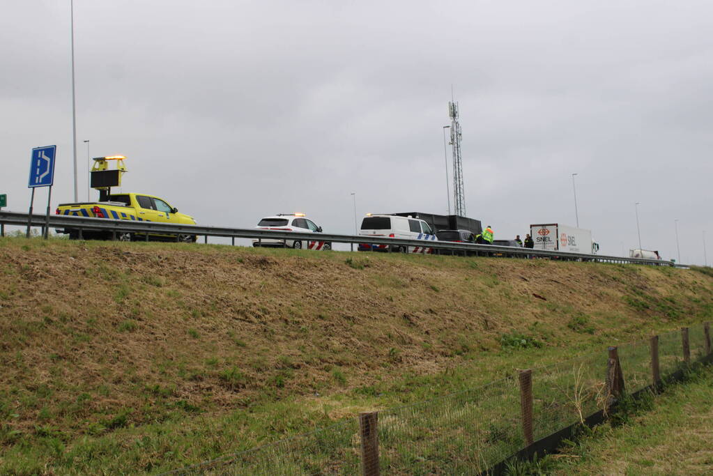 Auto's botsen op snelweg