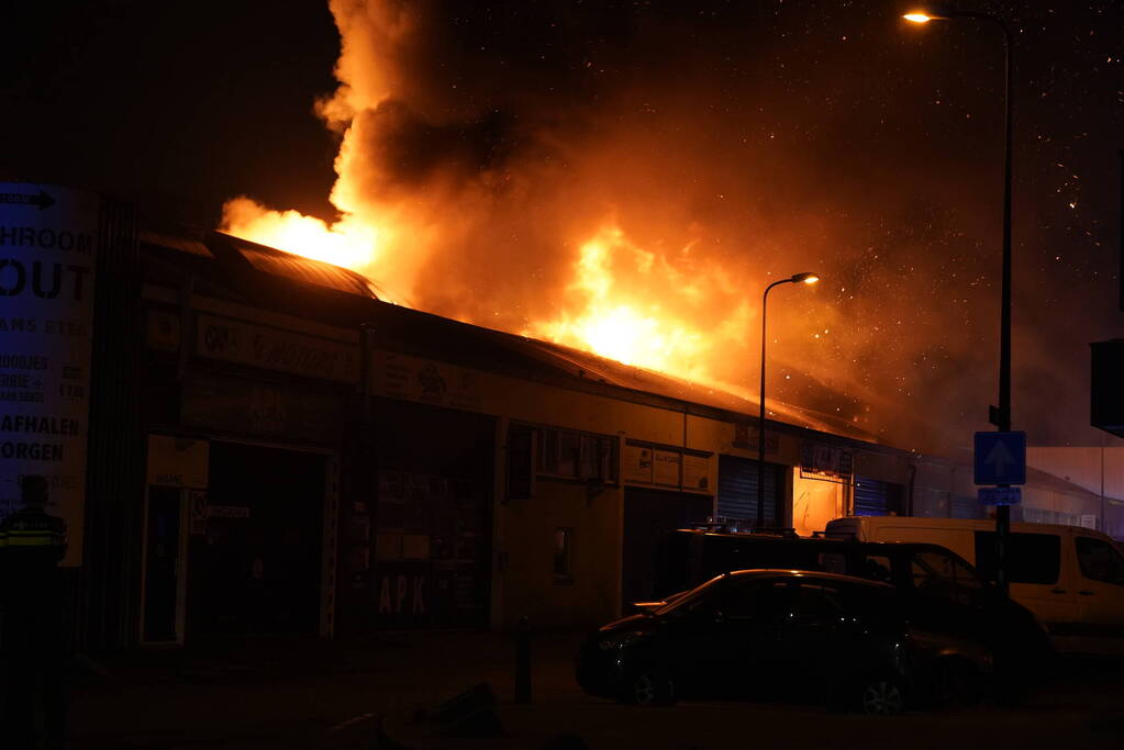 Zeer grote brand in meerdere panden