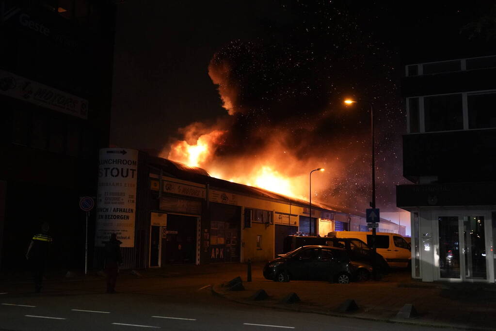 Zeer grote brand in meerdere panden