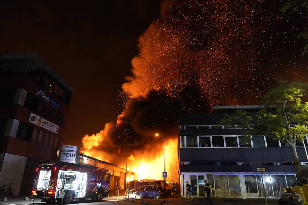 Zeer grote brand in meerdere panden