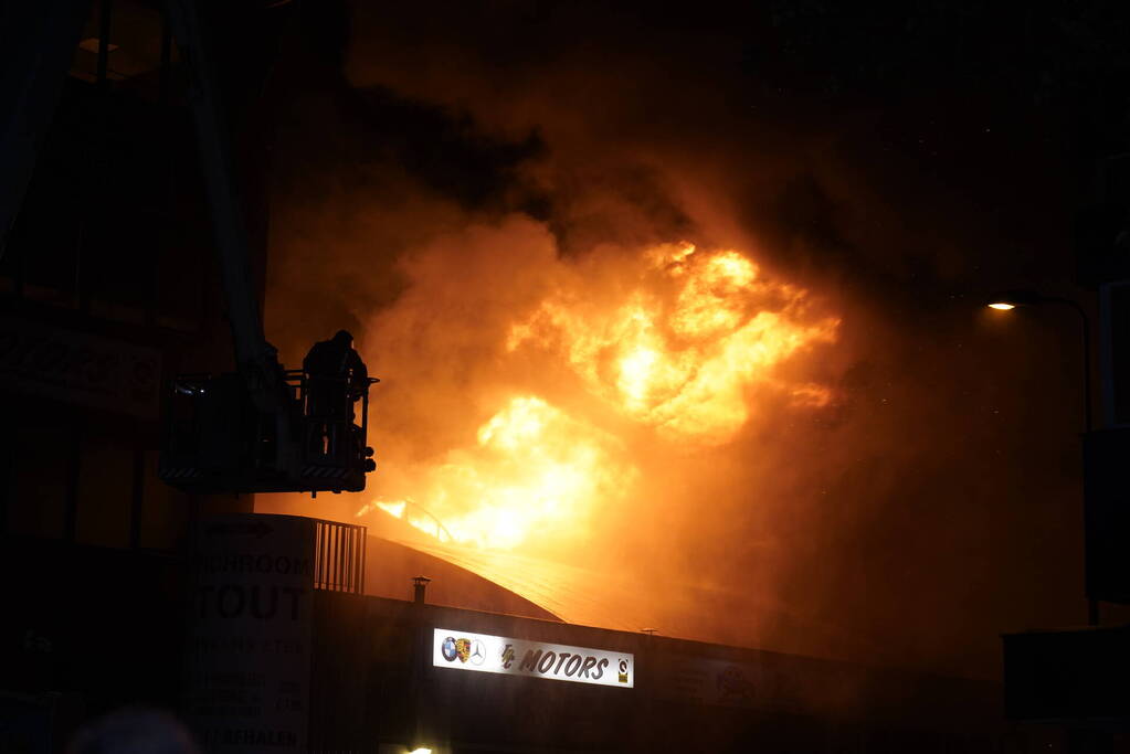 Zeer grote brand in meerdere panden