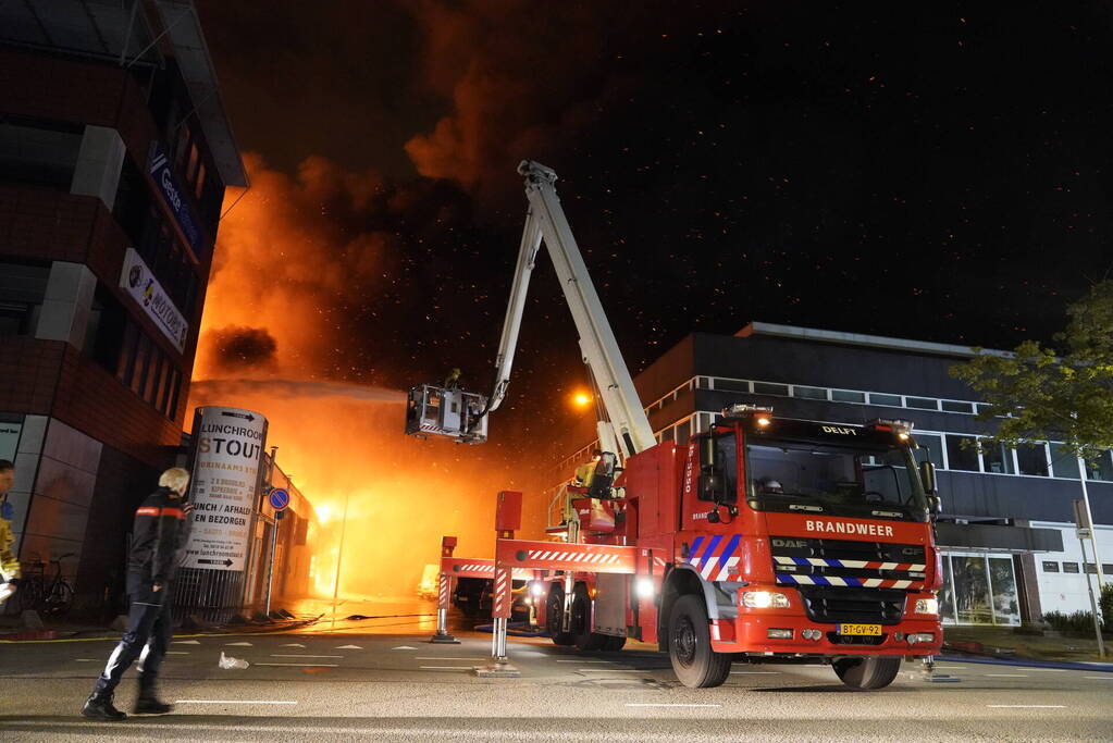 Zeer grote brand in meerdere panden
