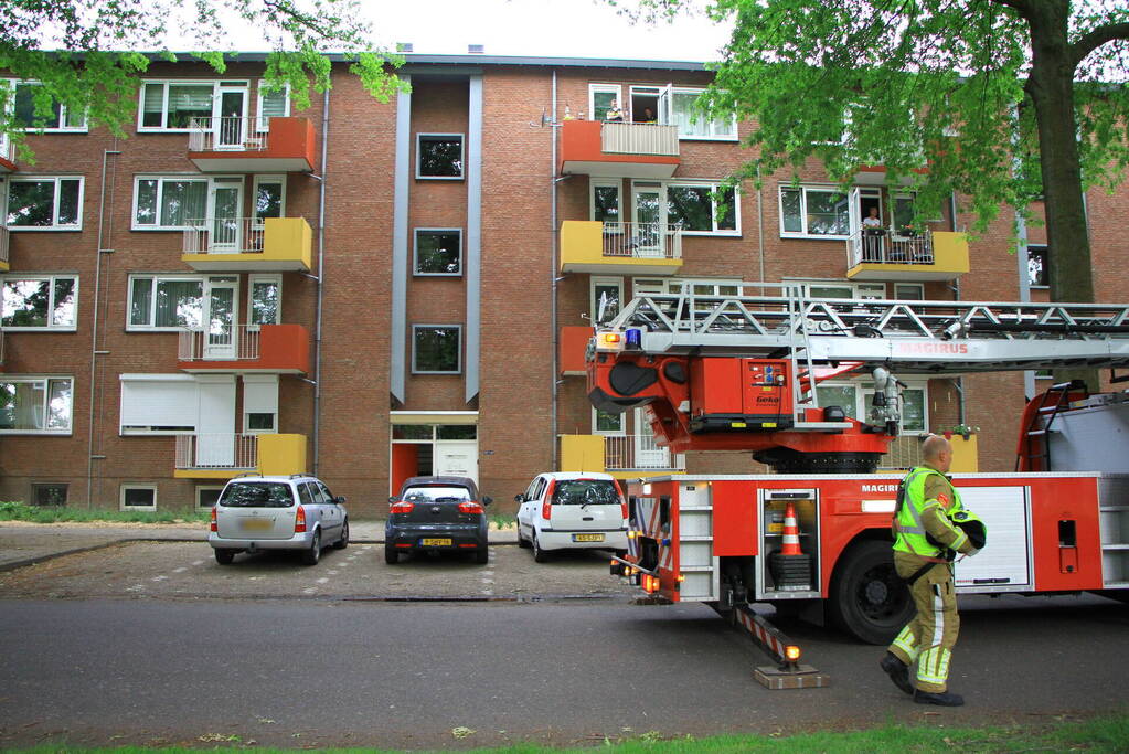 Overleden persoon uit de woning gehaald