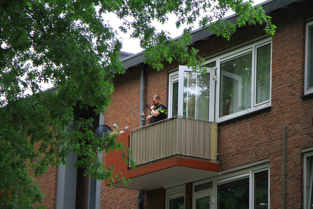 Overleden persoon uit de woning gehaald