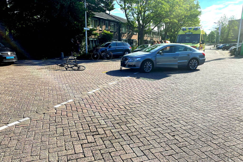 Fietser gewond bij aanrijding met afslaande auto