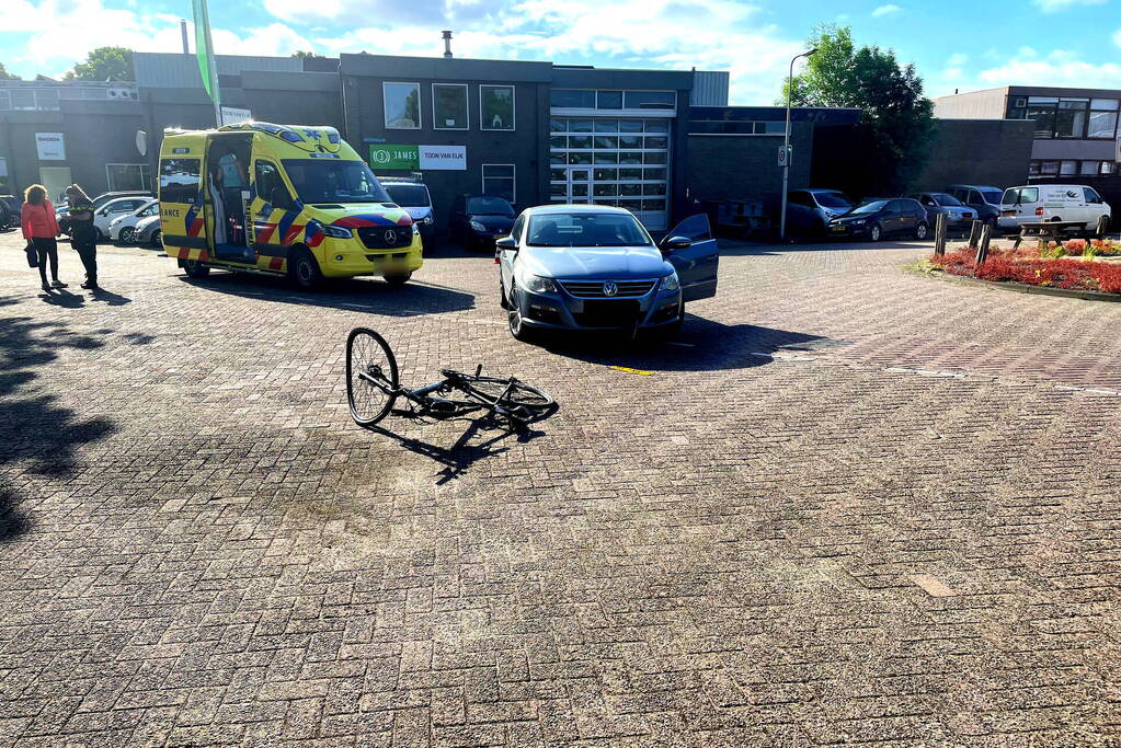 Fietser gewond bij aanrijding met afslaande auto
