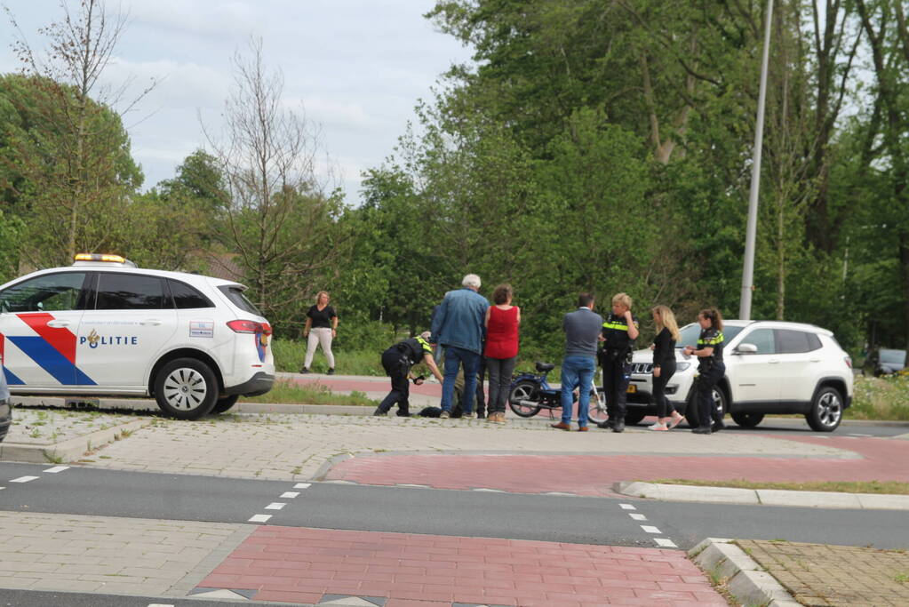 Scooterrijder gewond bij aanrijding op rotonde